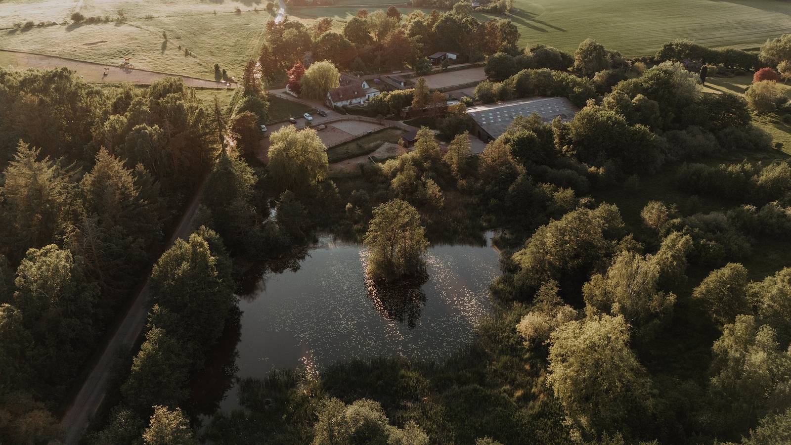 Idyllisches Haus auf einem Reiterhof in Dronningmølle, Hovedstaden