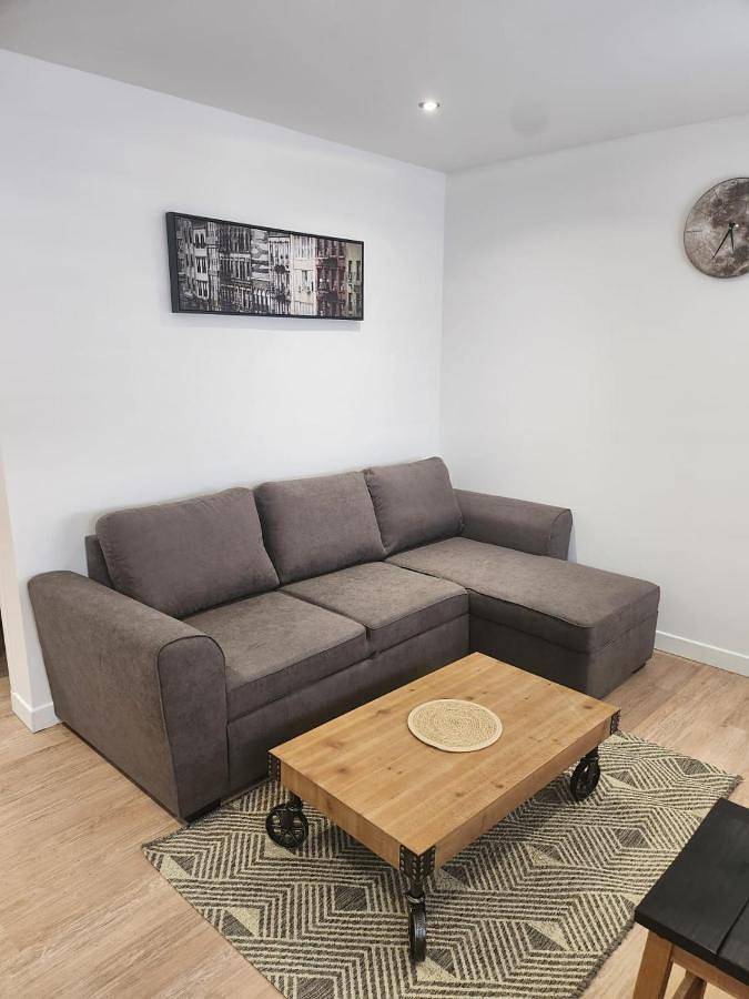 Appartement entier, Studio Apartment in Château-Thierry, Aisne