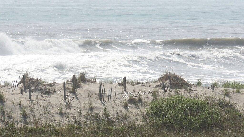 Ganze Wohnung, Oceanfront 2Br / 2 Bath Wohnung im zweiten Stock mit Pool und Terrasse am Meer in South Rodanthe, Waves