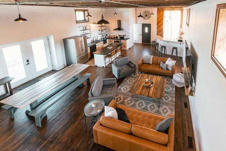 Barn for 10 people, with yard in Knoxville