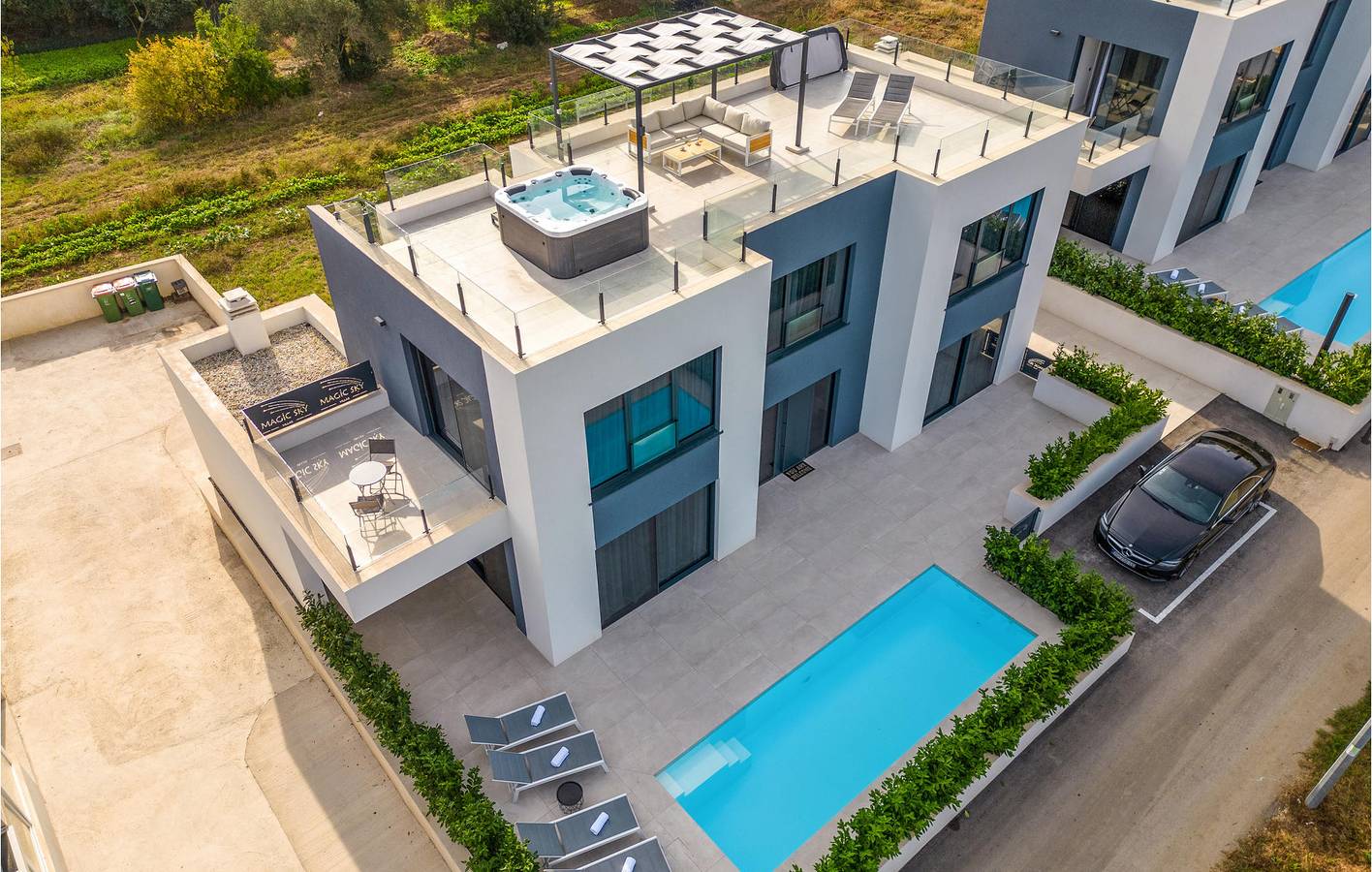 Reizende 2-Zimmer-Wohnung mit Pool, Terrasse und WLAN in Küstennähe in Ugrinici, Kraj