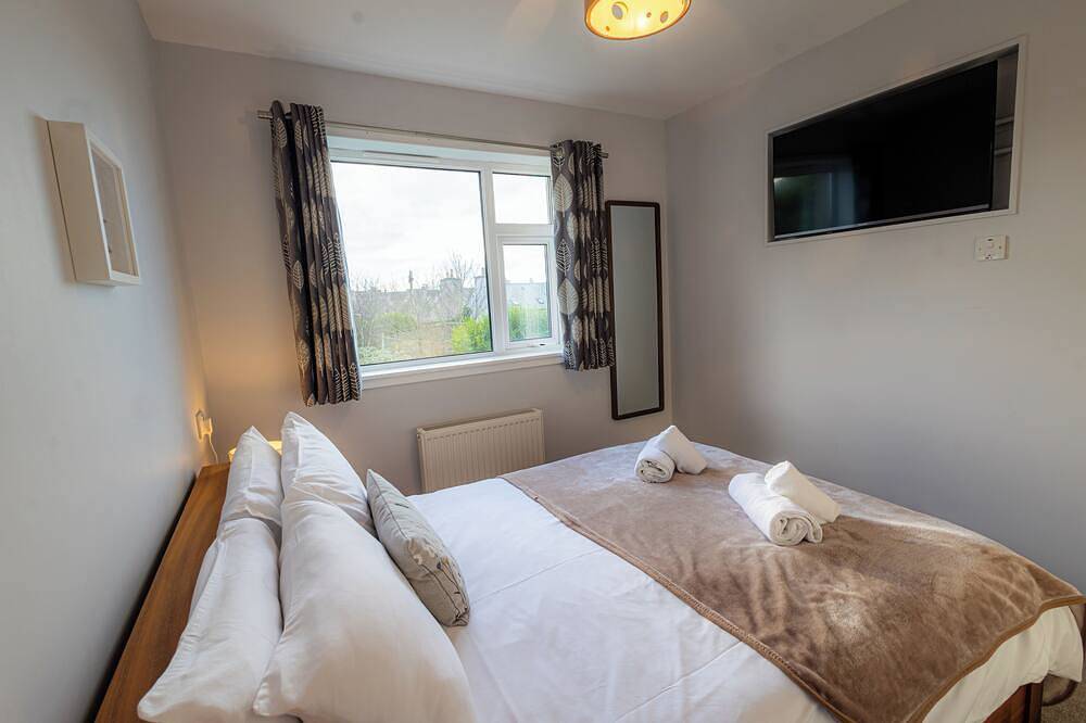 Havrock with harbour view near town centre in Orkney Inseln