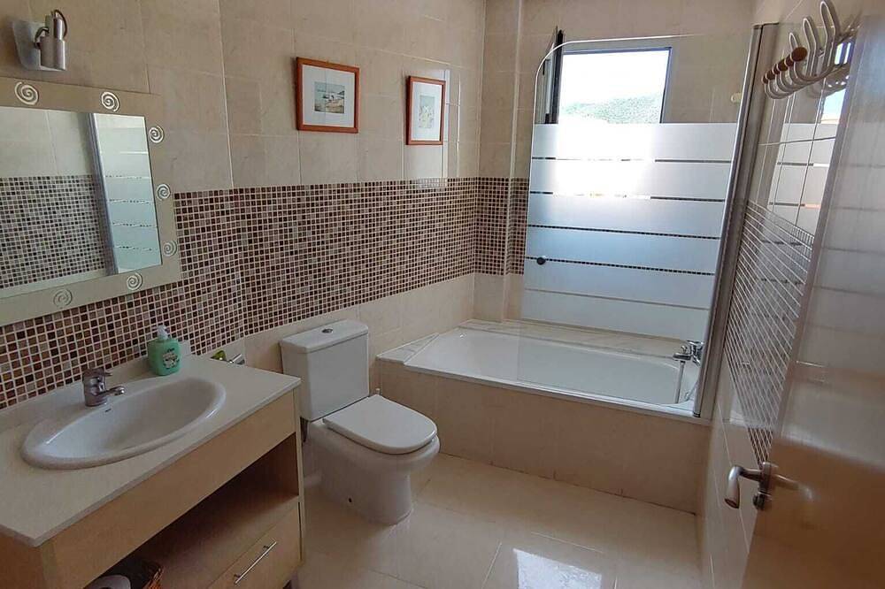 Entire apartment, Penthouse Duplex Baladrar Large Terrace 8Km Dénia-Oliva Nova Golf Beach Ideal Groups in Pego, Costa Blanca