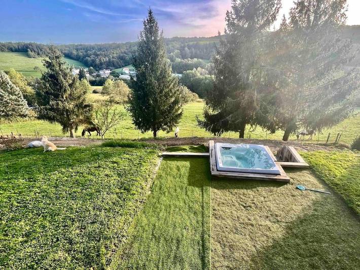Gîte pour 9 personnes, avec balcon ainsi que jacuzzi et sauna à Mésigny