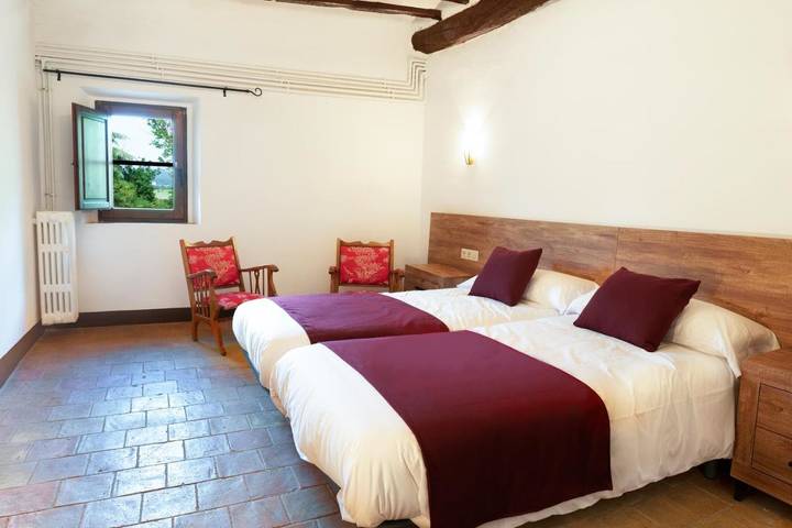 Casa rural para 16 personas, con vistas al lago y vistas además de piscina y jardín en Osona - 3