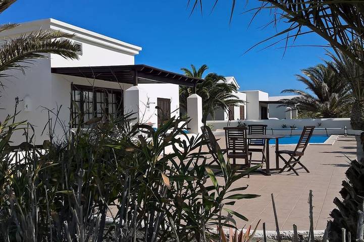 Villa for 4 people, with terrace and garden as well as pool - 1