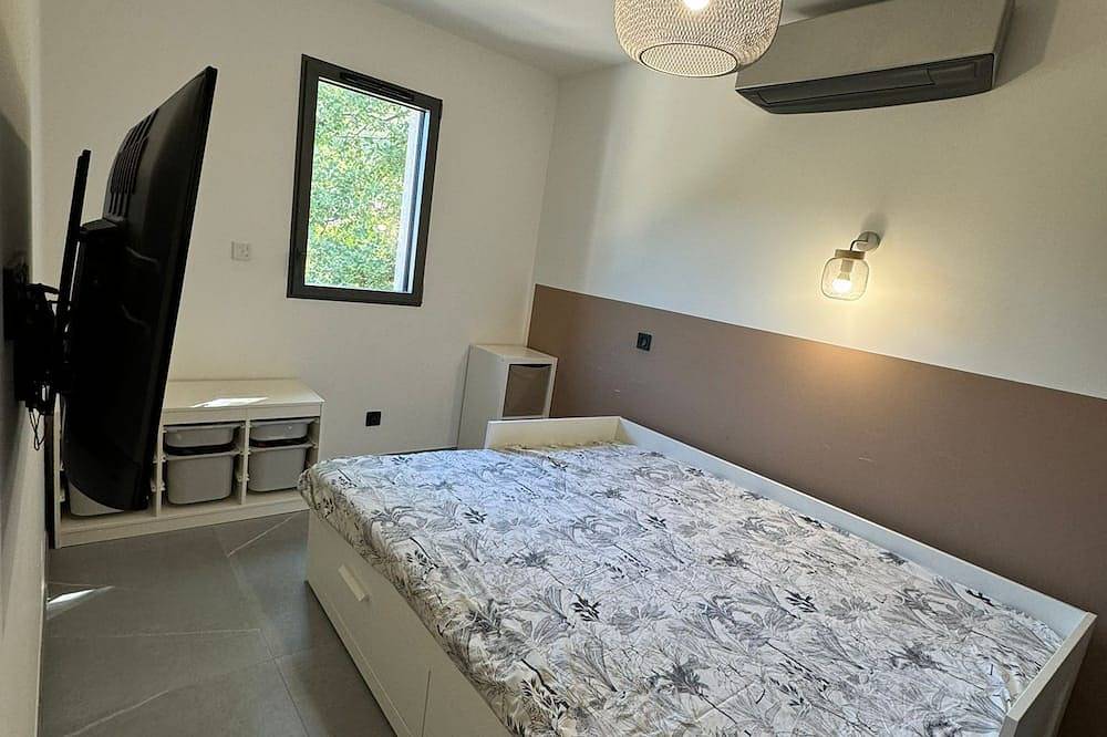3 Bedroom Villa in Solliã¨s-Toucas in Solliès-Toucas, Toulon region