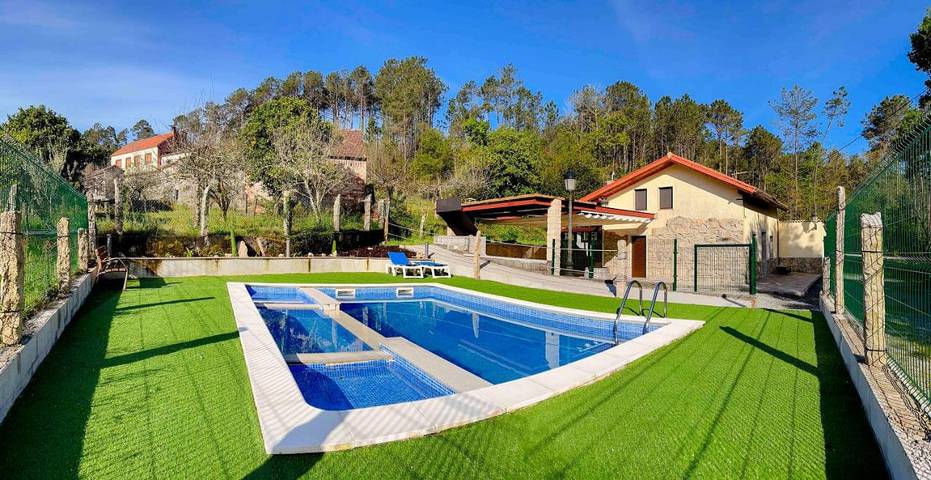 Casa rural para 8 personas, con jardín además de balcón y vistas, Familias con niños en Comarca de Noia - 2