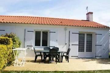 Location de vacances pour 5 personnes, avec sauna ainsi que piscine et terrasse, animaux acceptés dans Plage De La Paree Du Jonc