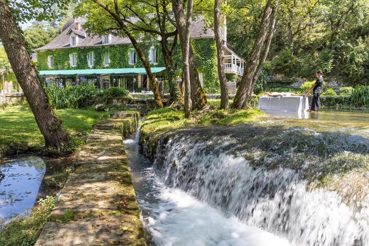 Hôtel pour 2 personnes, avec Terrasse et Jardin ainsi que Piscine et Vue à Coly