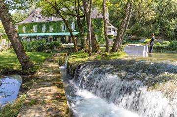Hôtel pour 2 personnes, avec piscine et jardin, animaux acceptés à Coly