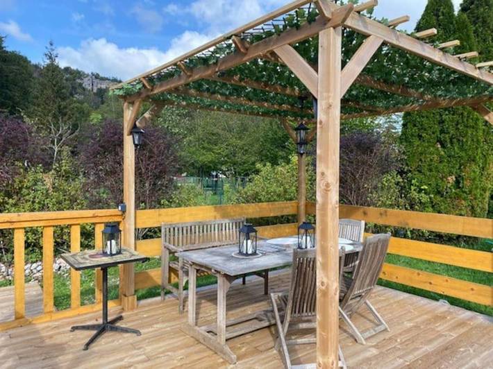 Gîte pour 3 personnes, avec Terrasse ainsi que Jardin et Vue à Bourg-de-Sirod