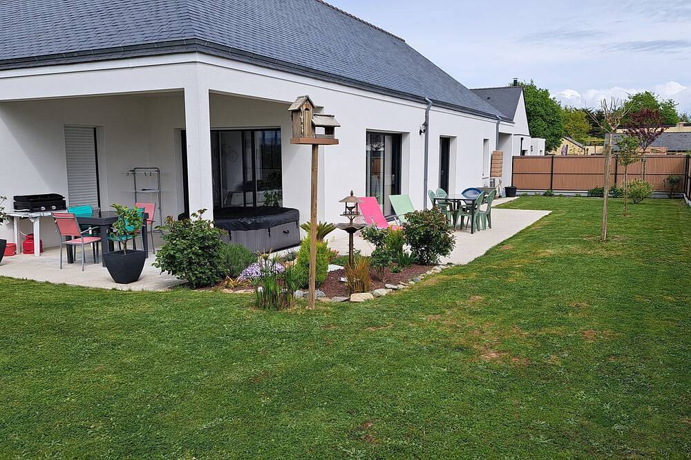 New house in St Armel in the Gulf of Morbihan with 6-seater Jacuzzi in Saint-Armel, Côte des Mégalithes
