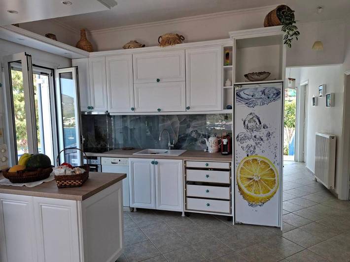 Location de vacances pour 5 personnes, avec vue ainsi que vue sur le lac et jardin dans Poros - 3