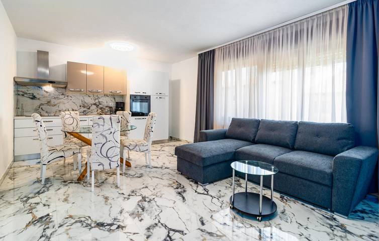 Ferienwohnung für 4 Personen, mit Terrasse in Podstrana - 2