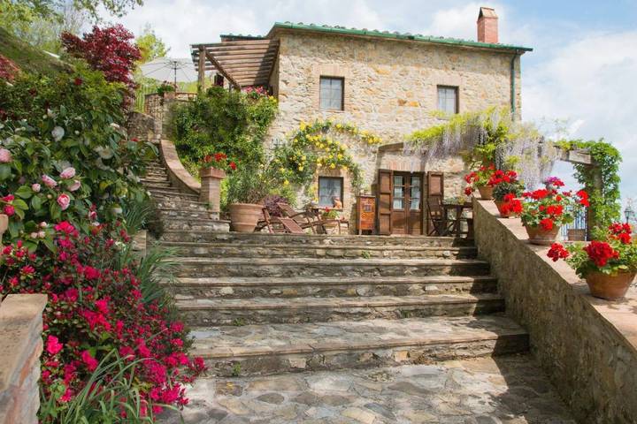 Appartement de vacances pour 4 personnes, avec Balcon et Terrasse ainsi que Jardin et Piscine dans Larderello