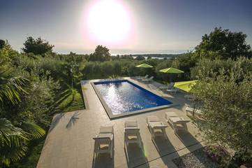 Gîte pour 4 personnes, avec jardin ainsi que piscine et terrasse, adapté aux familles à Poreč