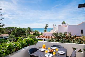 Villa for 6 Guests in Carvoeiro, Lagoa, Picture 3