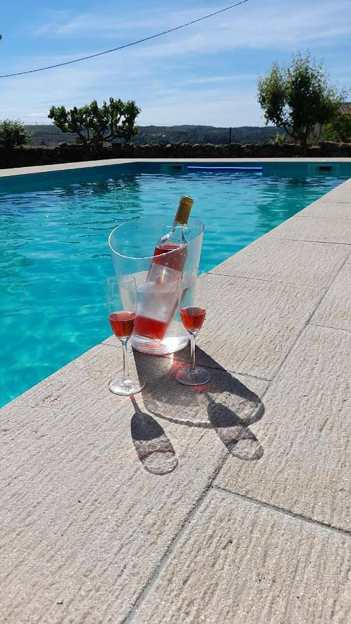Location de vacances pour 4 personnes, avec Jacuzzi ainsi que Terrasse et Piscine dans Barreira