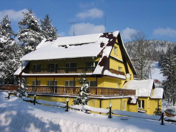 Dom gościnny dla 4 osób, z Jacuzzi i Taras oraz Ogród i Basen w Tylicz
