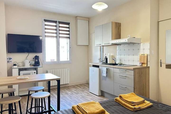 Apartamento entero, Studio Parthenay - Between the train station and the Palais des Congrès in Parthenay, Deux-Sèvres