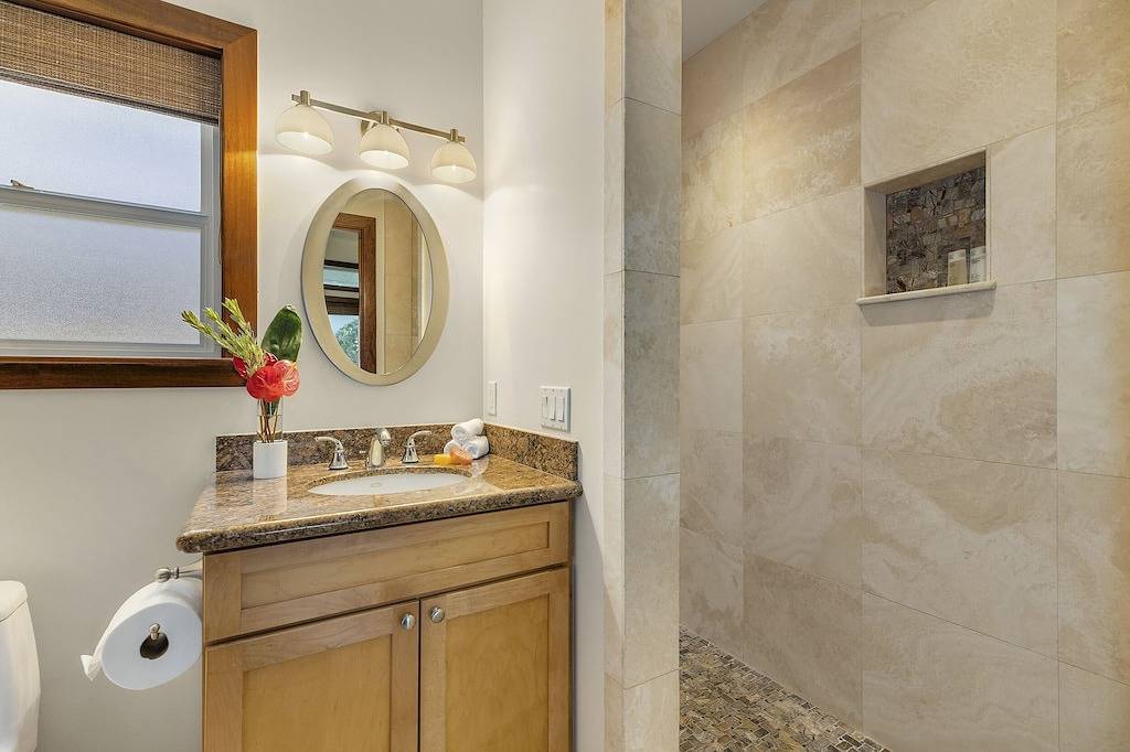 Hale Makai at Diamond Head: Stunning Oceanfront Estate w/Private Pool & Ac in Honolulu, Diamond Head