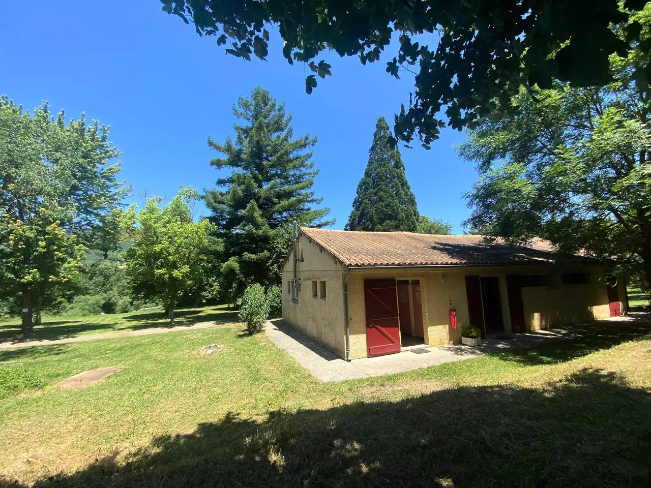 Mobil home de 1 à 8 personnes 8 personnes in Nant, Parc naturel régional des Grands Causses