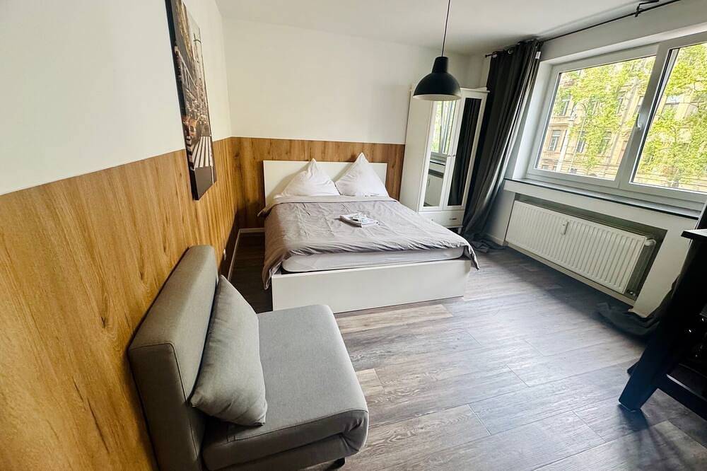 Entire apartment, Comfortable city apartment in Cologne's Südstadt district, close to the Rhine and restaurants in Cologne, Rhineland