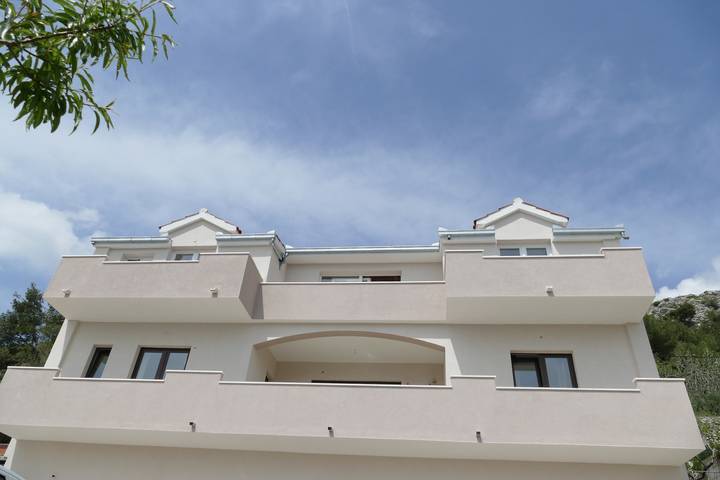 Ganze Wohnung, 3-Zimmer-Ferienwohnung mit Terrasse und Meerblick Klis, Split -a in Klis, Split-Dalmatien