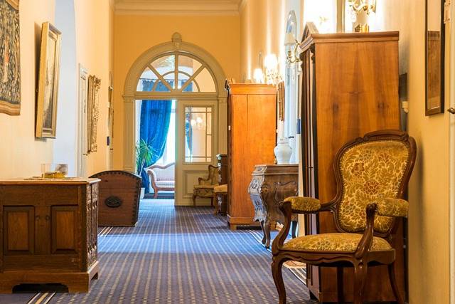 Schlosshotel Rühstädt Garni - Doppelzimmer oder Einzelzimmer mit Frühstück in Rühstädt, Prignitz