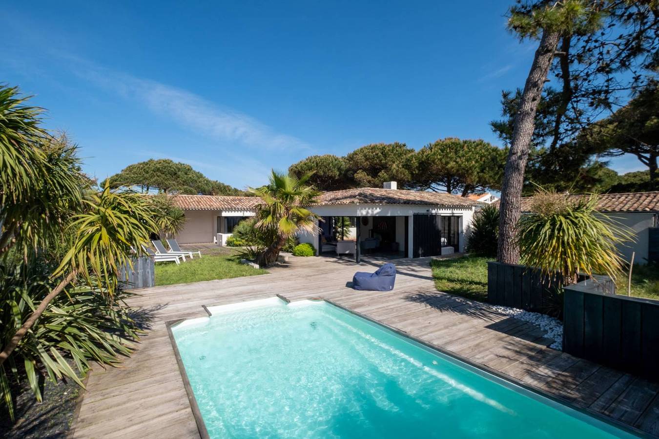 Holiday Apartment for 12 People in Sainte-Marie-de-Ré, Côte des Fleurs
