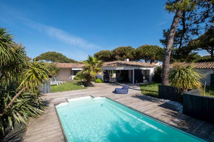 Holiday apartment for 12 people, with pool in Ile de Re