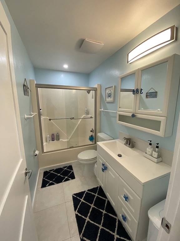 Cozy Family Home-Pool-Hottub -5 minute drive to sombrero beach-private property in Marathon, Monroe County