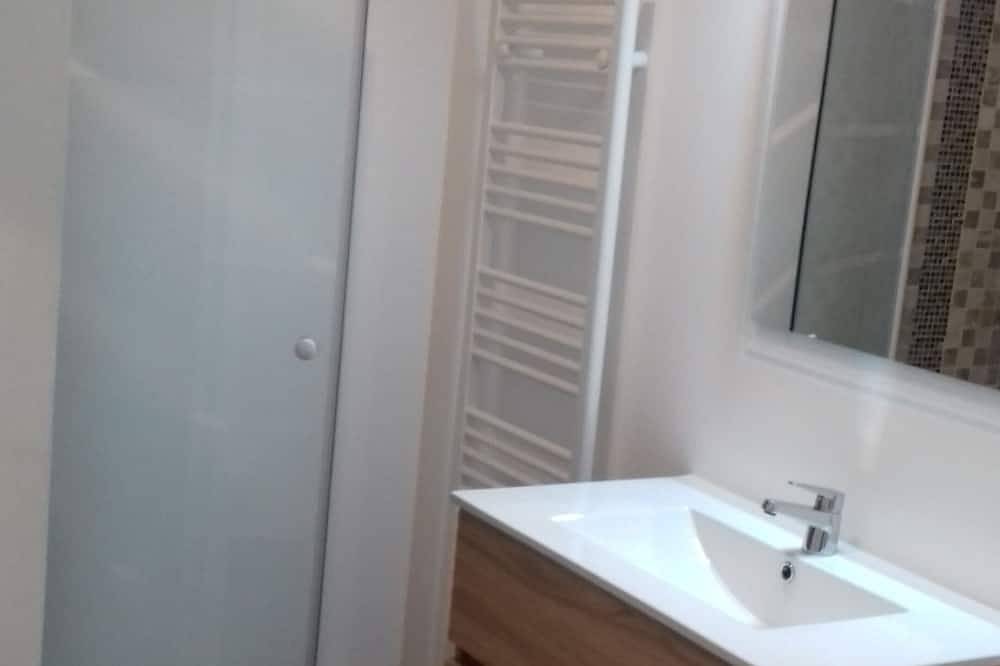 Entire apartment, Large T3 with garden, heated pool and beach 700 m in Combrit, Côte de Cornouaille