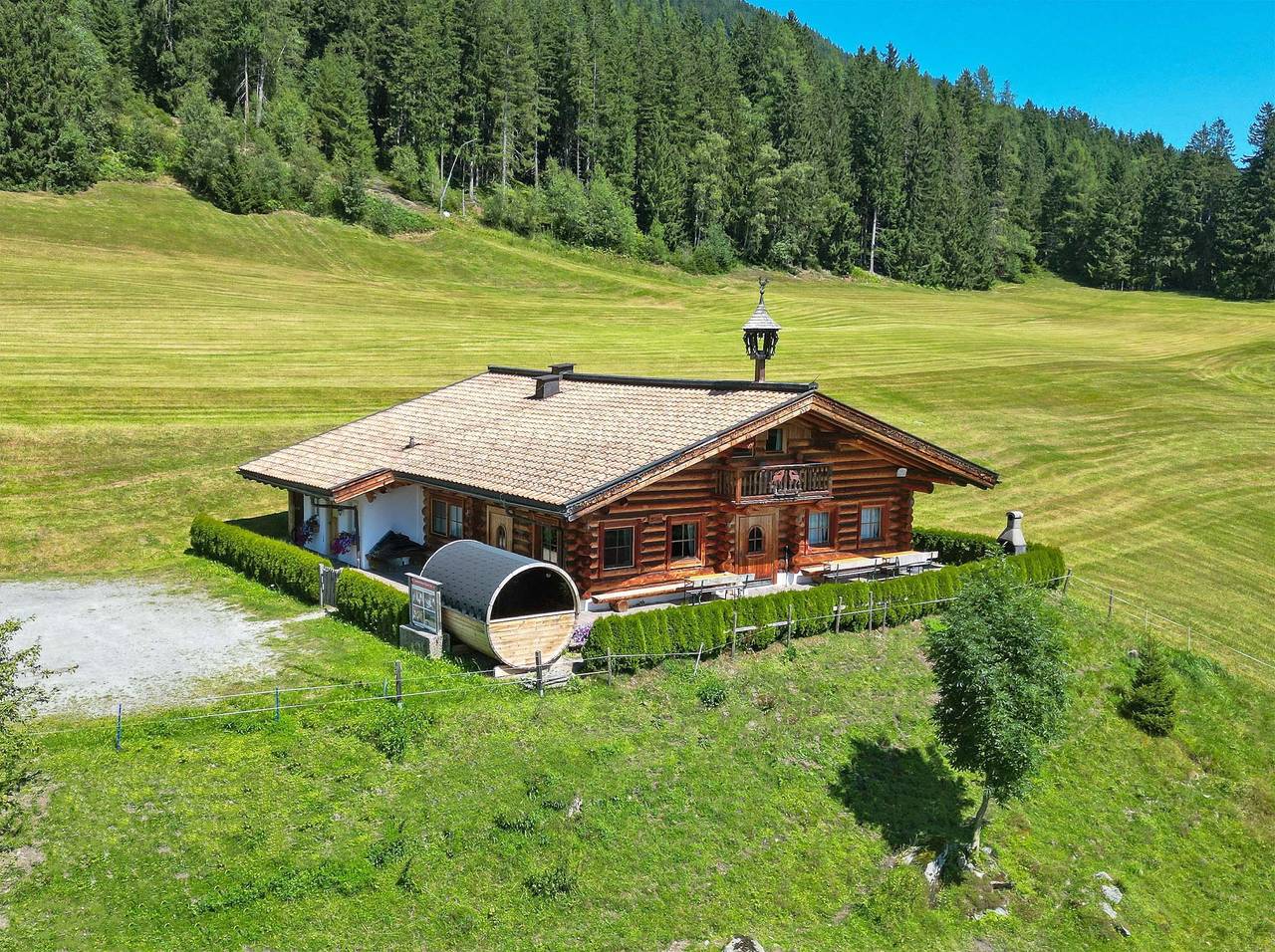 Ganze Ferienwohnung, 6-Raum-Hütte für 10 bis 16 Personen in Neukirchen am Großvenediger, Kitzbüheler Alpen