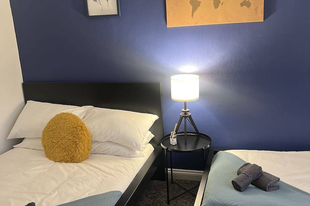 *Kingston house/*contractors/* long stays/*discount/*free parking in Bolton, Greater Manchester