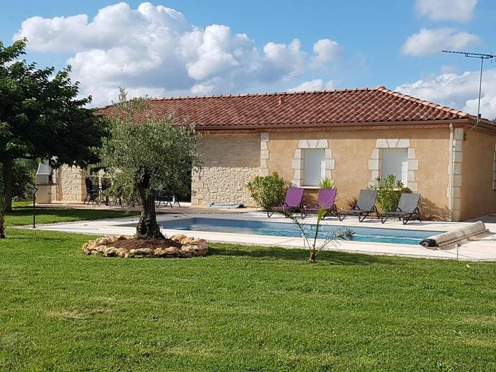 Location de vacances pour 10 personnes, avec jacuzzi ainsi que jardin et piscine à Prayssac - 3