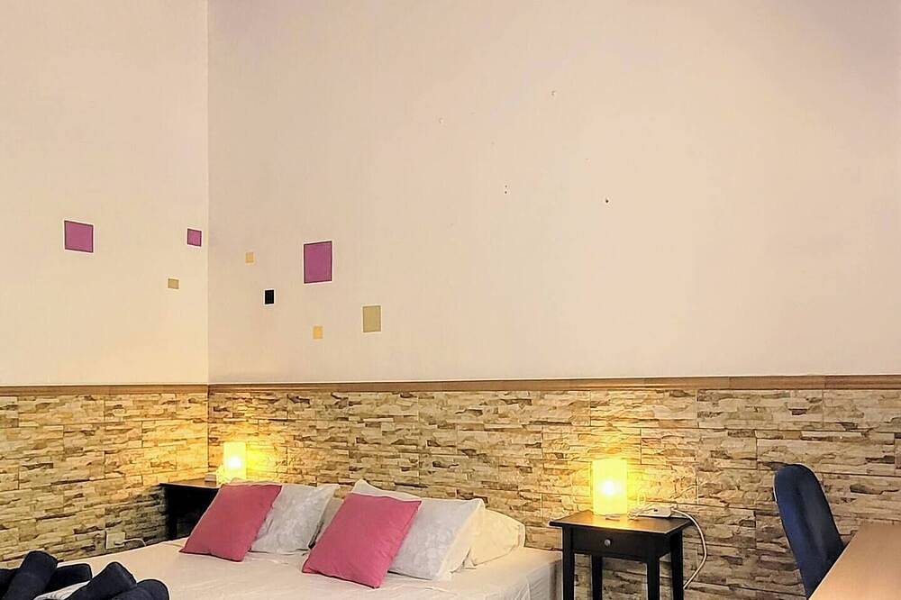 Large and bright room in Vecindario, with extra-large bed in Sardina, Santa Lucía de Tirajana