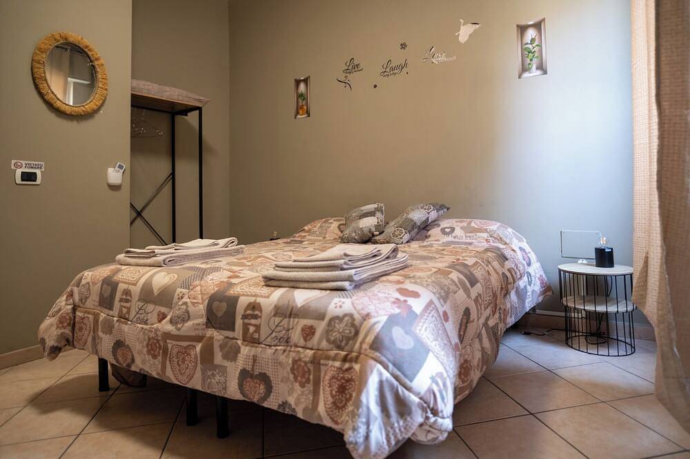 Casa Giulia in Corsico offers 2 spacious rooms both with private bath and kitchen in Corsico, Mailand Provinz