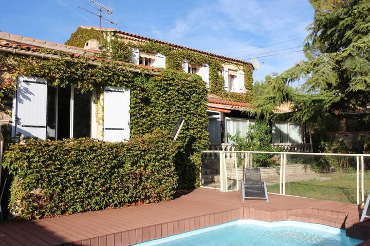 Gîte pour 2 personnes, avec vue ainsi que jardin et piscine à Cuges-les-Pins - 3