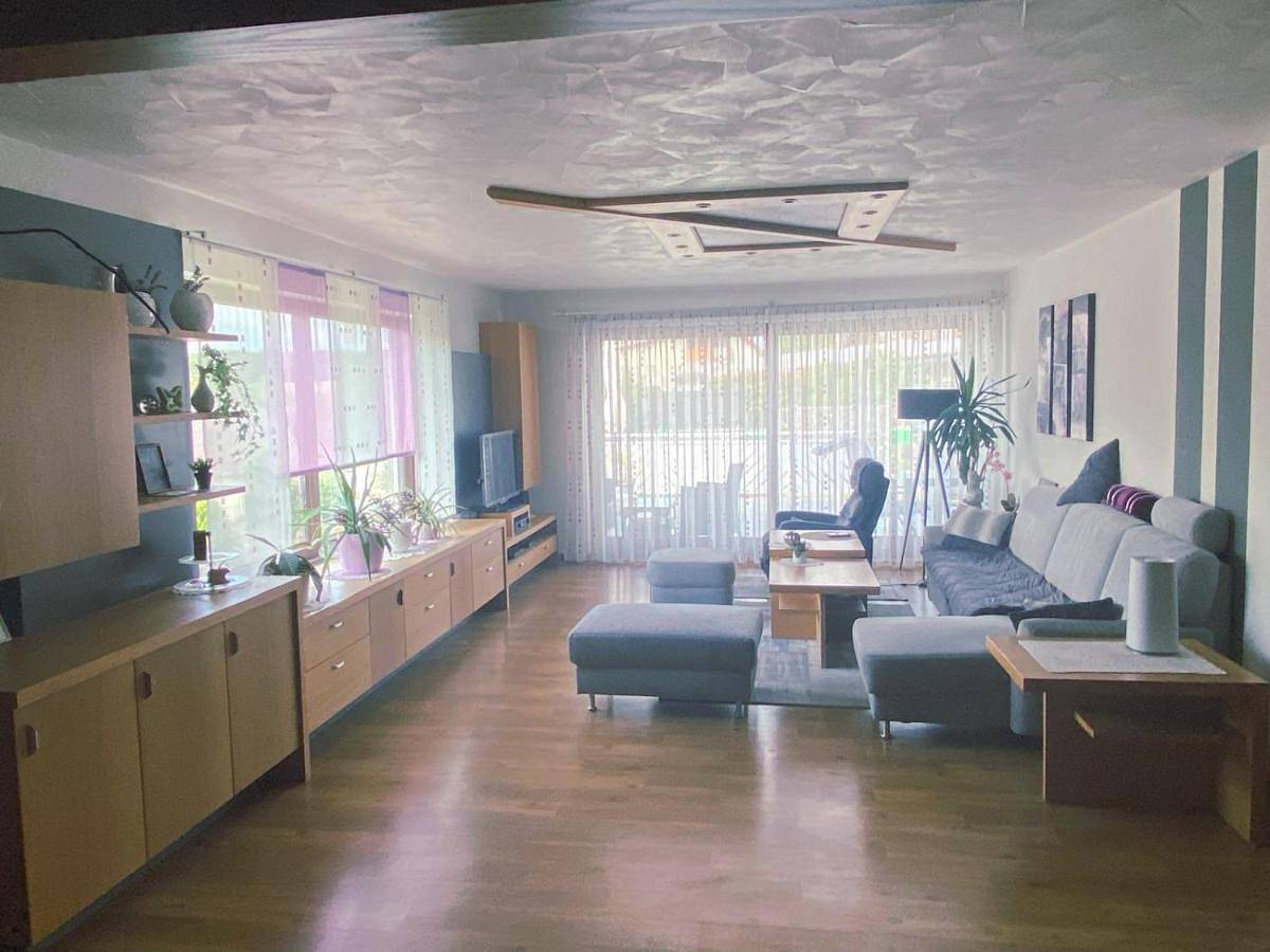 Ganze Wohnung, Ferienhaus Meisenglück - Ihr großes und komfortables Ferienhaus in 97633 Sulzfeld-Leinach in Sulzfeld, Rhön-Bayern