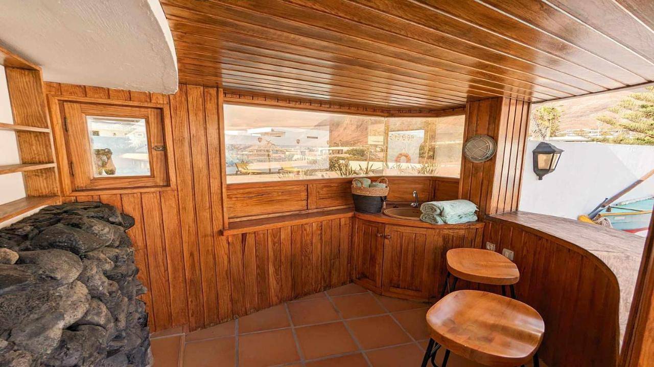 Bungalow Allende Famara con piscina privada y Ac in Playa Famara, Teguise
