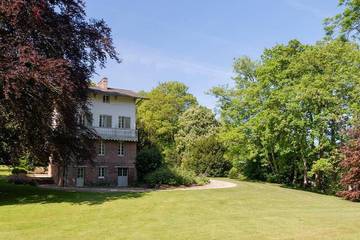 Gîte pour 12 personnes, avec jardin à Gueures