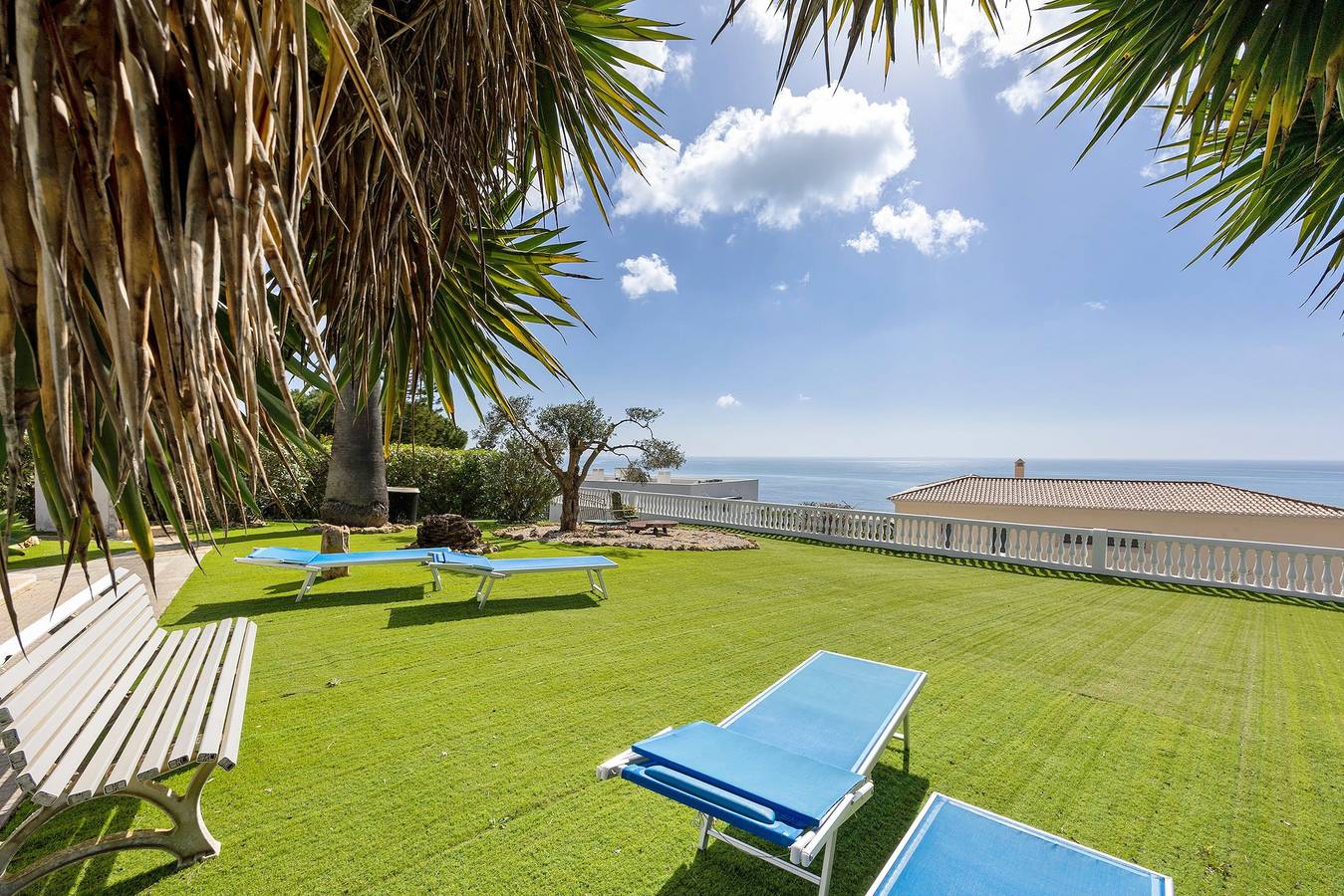 Villa 'Casa Romana' with Sea View, Shared Pool and Wi-Fi in Luz, Faro District