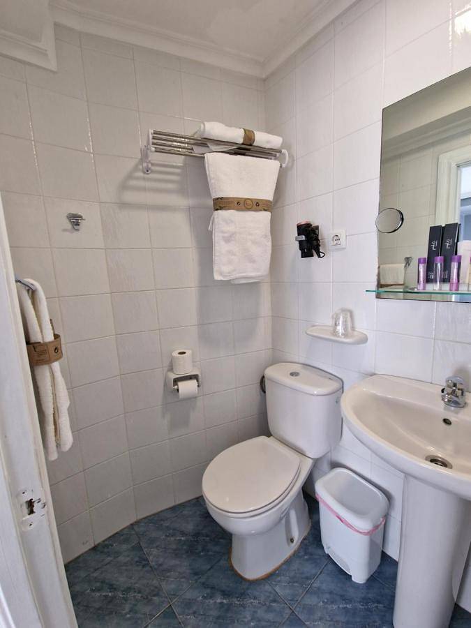 Standard Twin Room in Oviedo, Cordillera Cantábrica