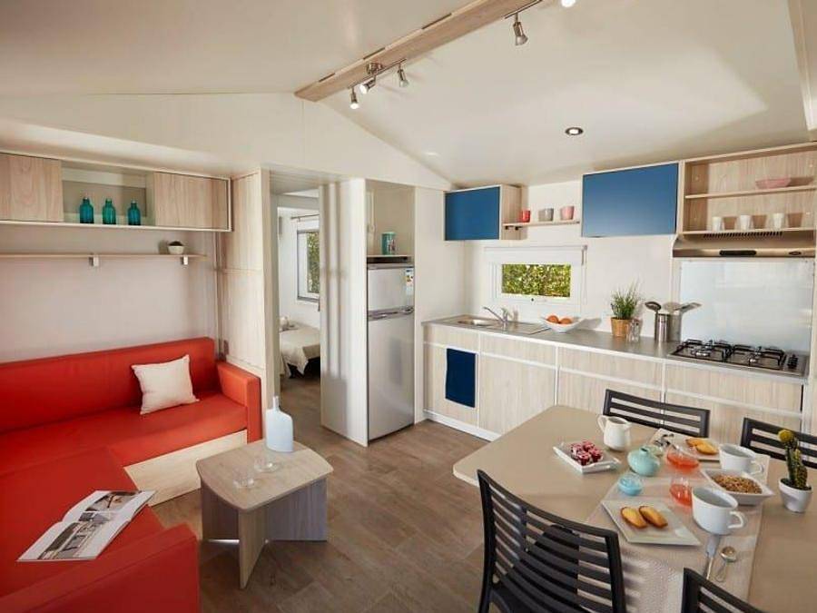 Cozy Mobile Home with Parking, WiFi, TV, Pool - Near Plage de Sauveterre! in Brem-sur-Mer, Loire Valley