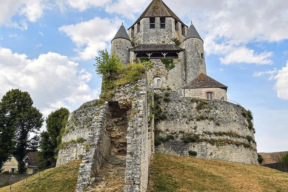 Domaine de l'Ormerie Provins, accommodation with garden ideal for families. in Provins, Sena y Marne