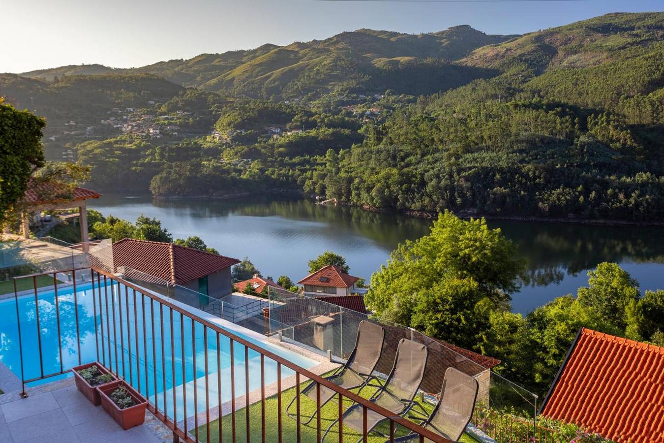 Apartment 'Casa Pinhão De Sousa' mit Whirlpool und Pool in Parada do Bouro, Braga Distrikt