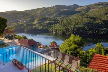 Location de vacances pour 12 personnes, avec jardin et vue sur le lac, animaux acceptés dans Portugal du Nord