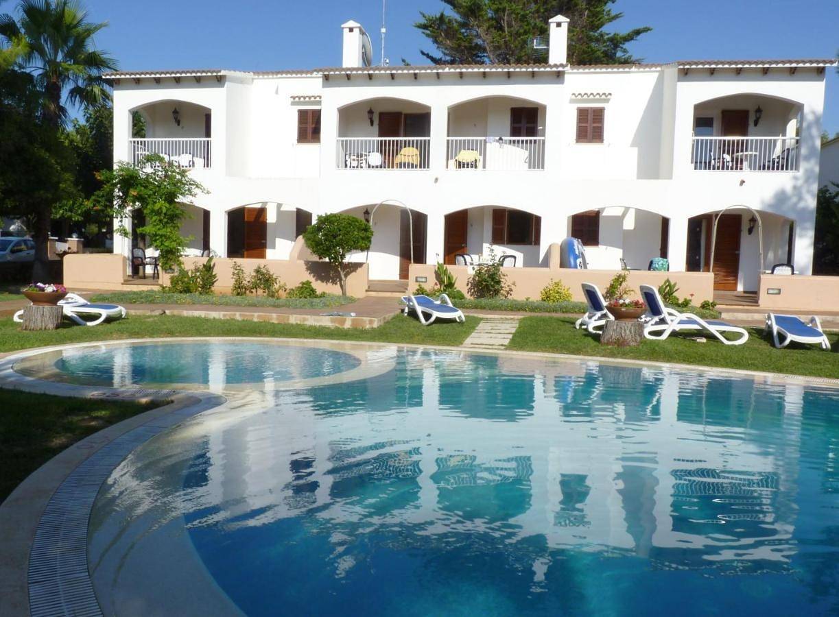 Apartamento inteiro, Sagitario Vista Playa Ii Apartamentos in Cala Blanca, Ciutadella de Menorca